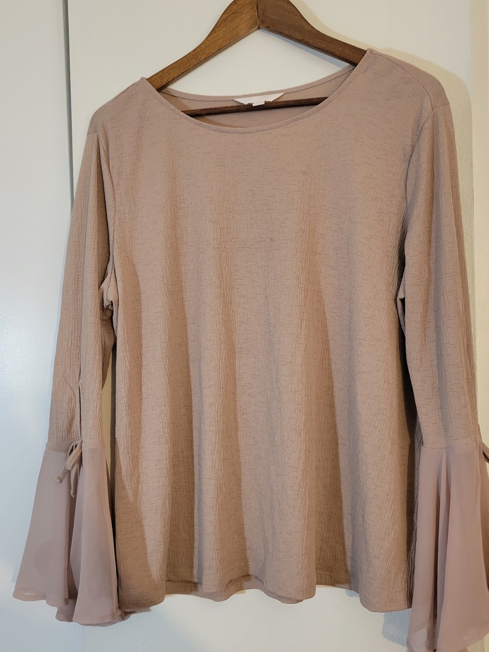 LC Lauren Conrad Mauve Blush Long-Sleeve Top with Flared Cuffs